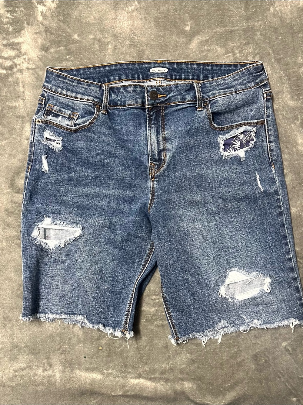 Old Navy Denim Shorts Women’s Distressed Raw Hem Floral Patch Bermuda Sz 12